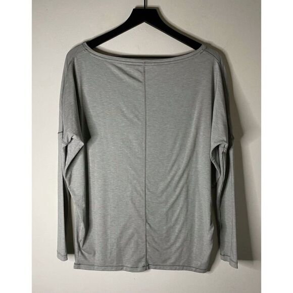 Athleta Essence Flow Long Sleeve Tee in Sage Size XS - Picture 3 of 8